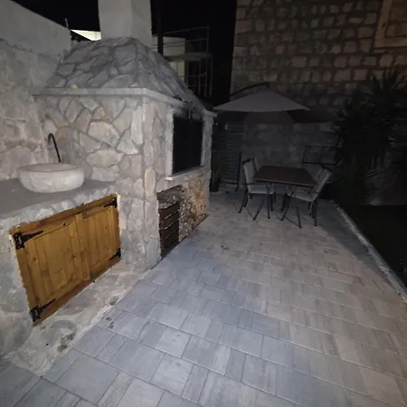 Jeger & Jacuzzi דירה *
